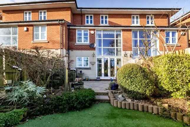 4 Double Bedroom Terraced House for Sale in Bristol