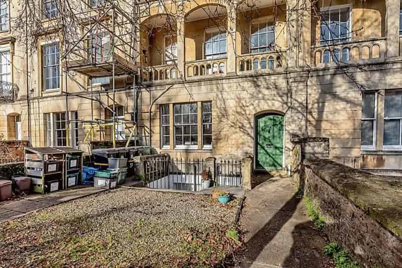 2 Bedroom Apartment for Sale Private Garden High Standard