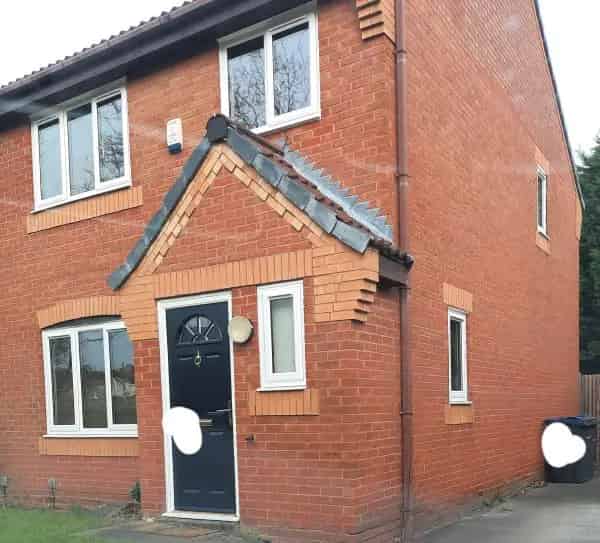 3 Bedroom 2 Living Room House with Garden