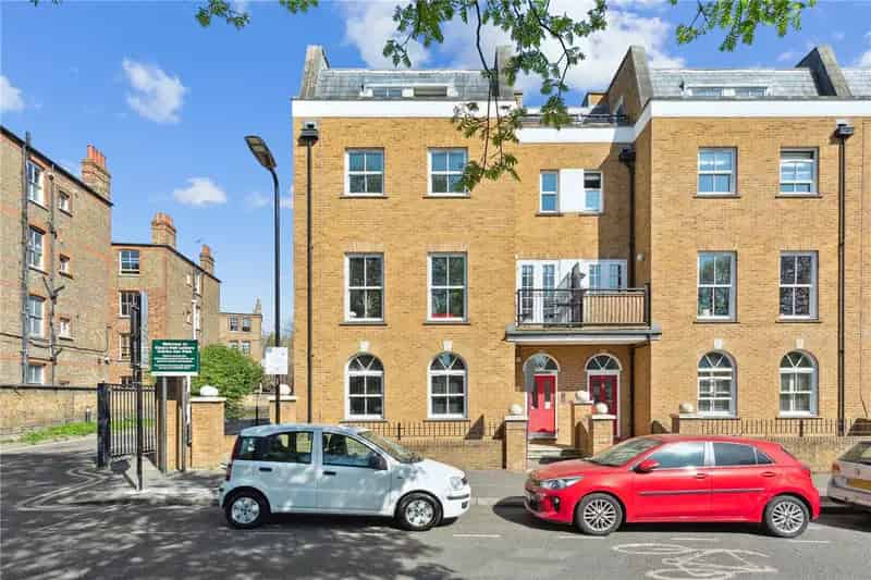 2 bedroom flat/apartment in London