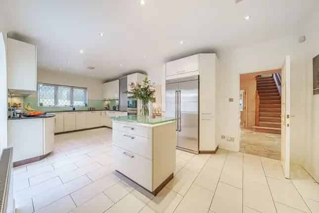 6 Bedroom Detached House for Sale in Mill Hill NW7