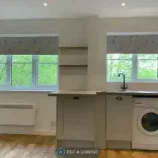 1 Bedroom Flat Manchester - Furnished - Parking - Garden Access