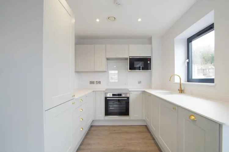 2 Bedroom Apartment The Paintworks Balcony Parking Available June 2025