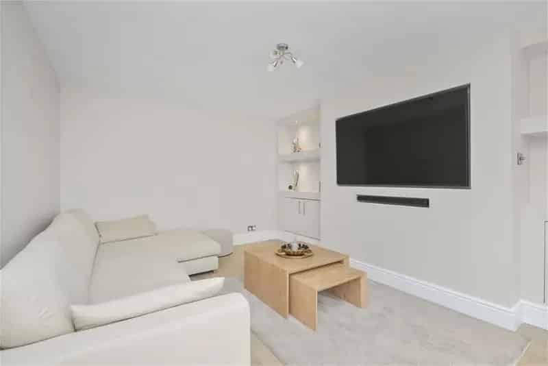 3 Bed End Terraced House with 2 Reception Rooms and Garage