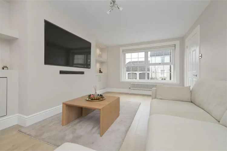 3 Bed House - End Terraced with 2 Reception Rooms