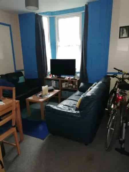 2 Double Bedroom House Near City Centre