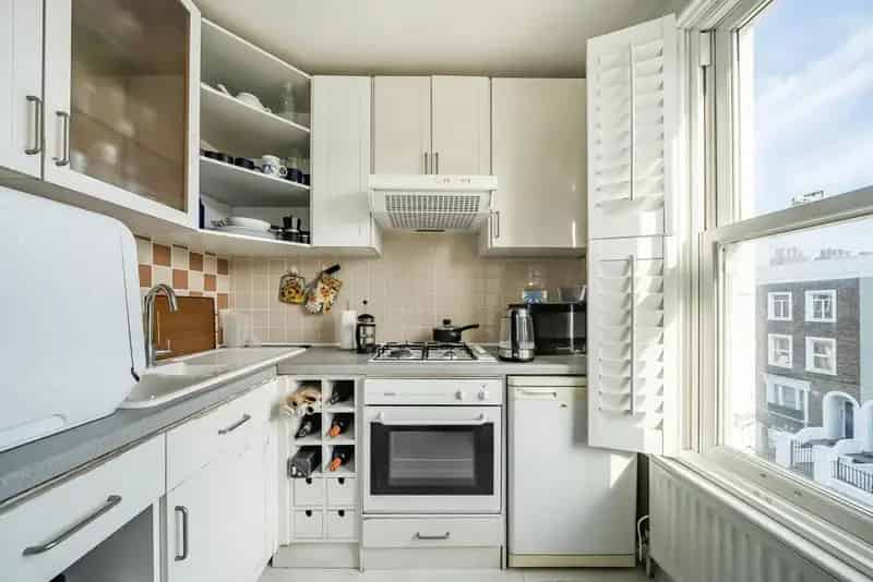Top Floor Flat with Period Features and Private Room