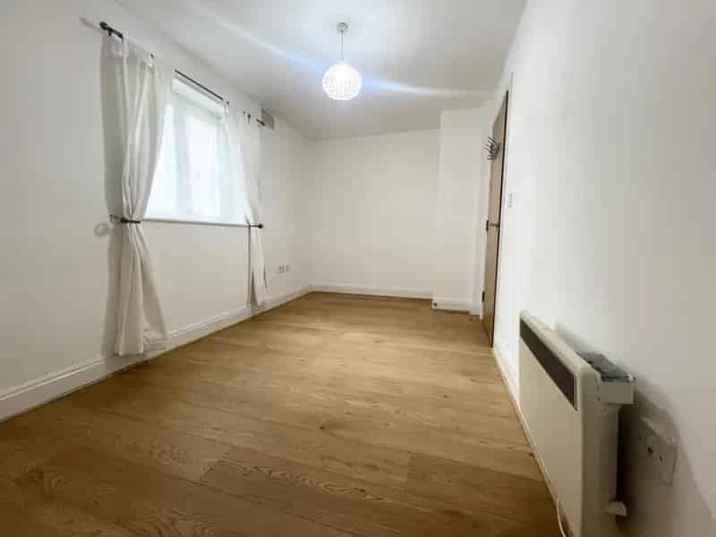 1 Bedroom Flat to Let in Brentford