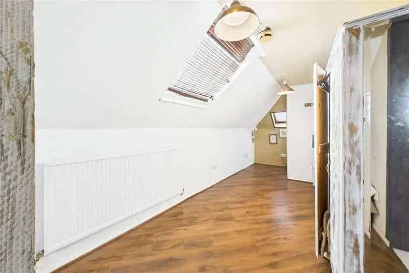 10 Bedroom Detached House For Sale