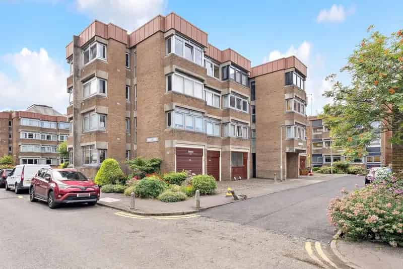 3 Bedroom Flat for Sale Shawlands