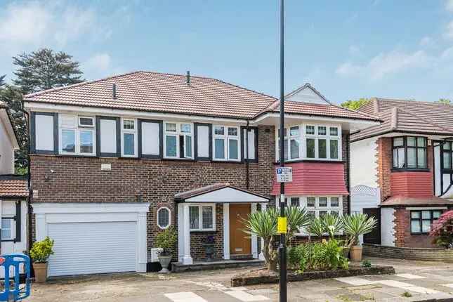 6 Bedroom Detached House for Sale in London W5