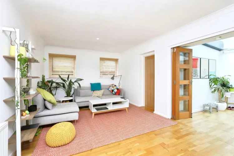 3-Bed Detached House in Hailsham Hawthylands Drive
