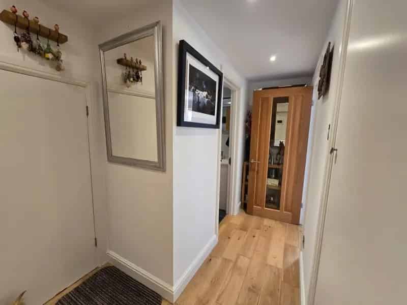 1 Bed Flat for Sale - Immaculate Garden Flat with Garage