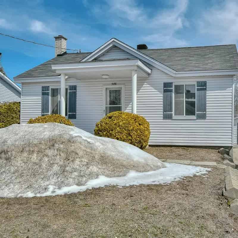 House For Sale: 3-Bedroom Single Story Home Near Amenities