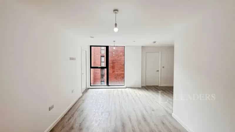 2 Bedroom Apartment Near Moor Street Station - No Deposit Option
