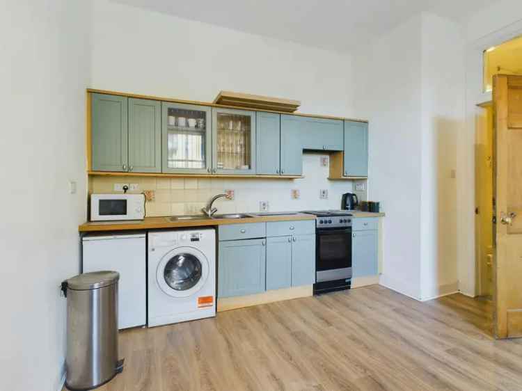 2-Bedroom Flat in Edinburgh New Town Near St James Centre
