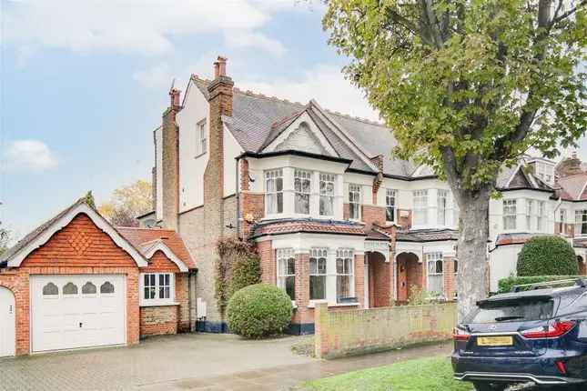 Family Home for Sale in Chiswick W4