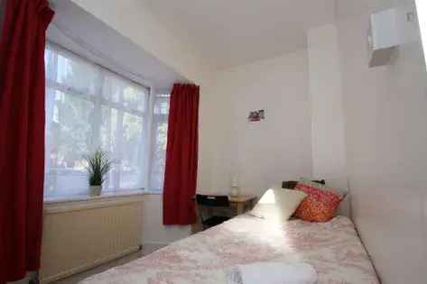 5 Rooms 28m² London Property