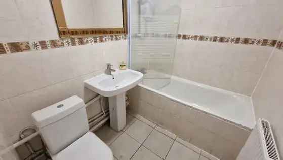 Large Double Room Flatshare Near Mile End Station - All Bills Included