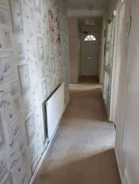 2 Bed First Floor Flat with Balcony Parking and Broadband
