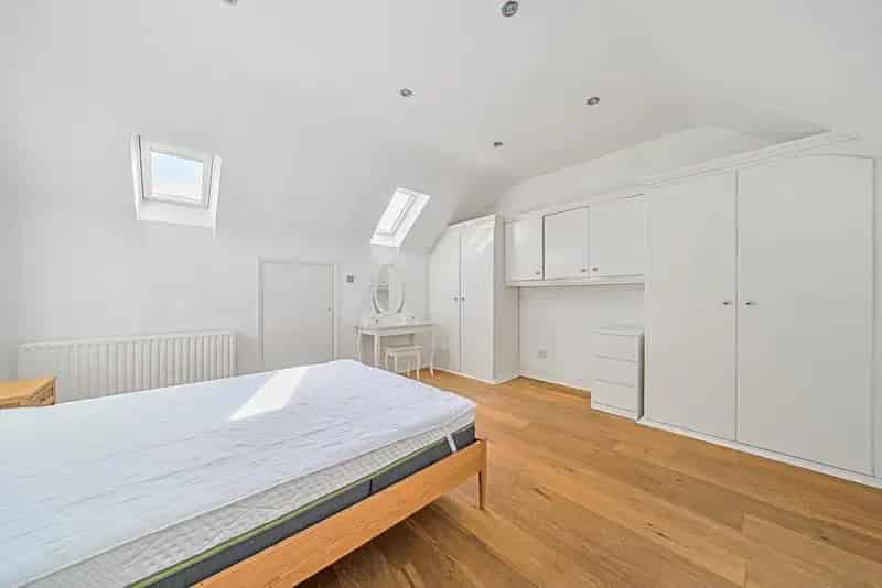 Two Bedroom Split Level Apartment Forest Hill Chain Free Off Street Parking