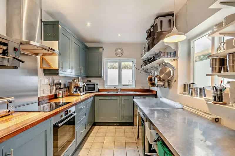 10 Bedroom Semi Detached House For Sale