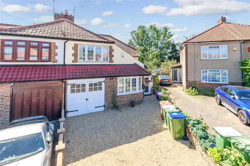 3 Bedroom Semi Detached House For Sale Bexley