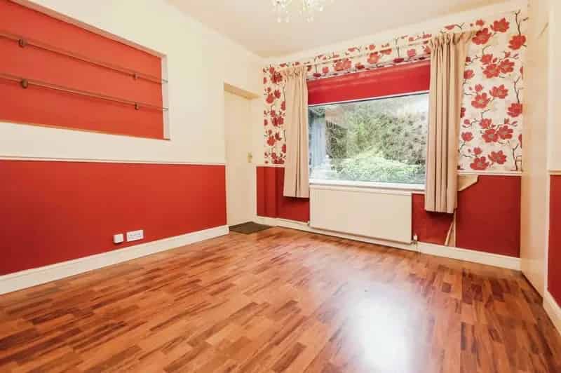 Three Bedroom Detached House with Large Garden and Ample Parking
