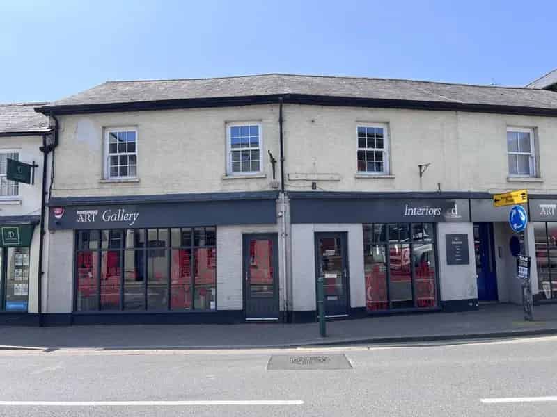 Characterful Commercial Premises For Sale or Lease in Fordingbridge