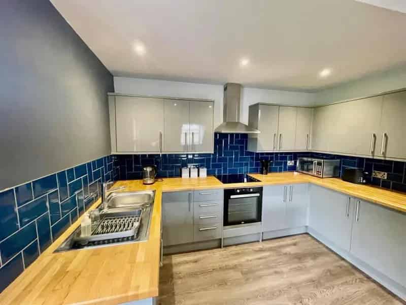 2 Bedroom Apartment All Utilities Included High Ceilings