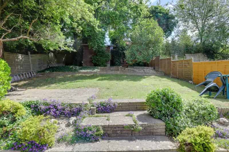 3 Bedroom Detached House to Rent Caversham