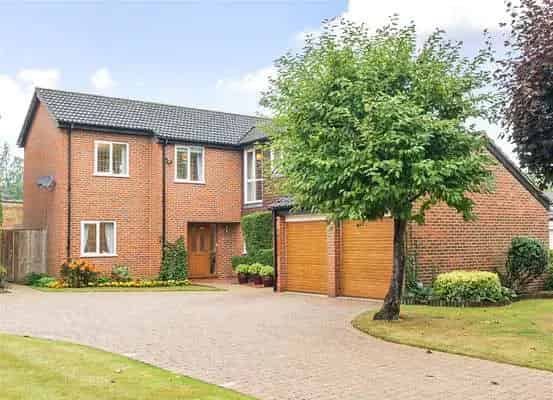 5 Bedroom Detached House for Sale in Chipstead