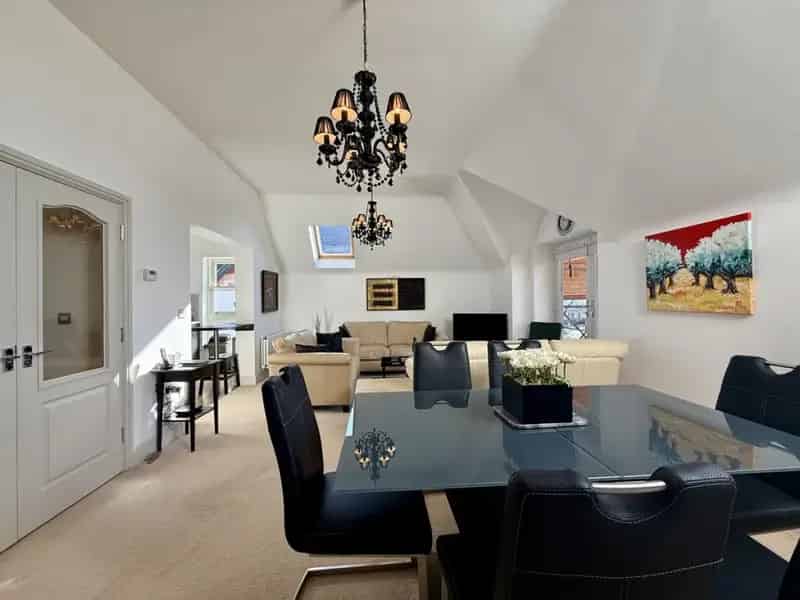 2 Bedroom Flat To Rent