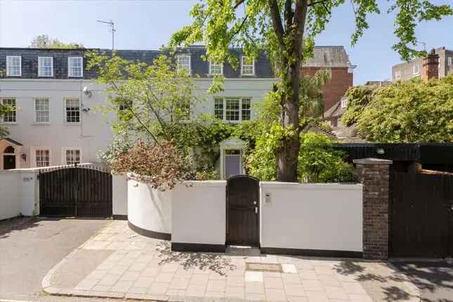 Stunning Family Home in London NW8 - 5 Beds, 7 Baths, Pool, Gym