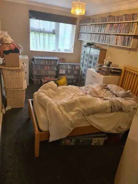 Flat For Rent in Barnsley, England