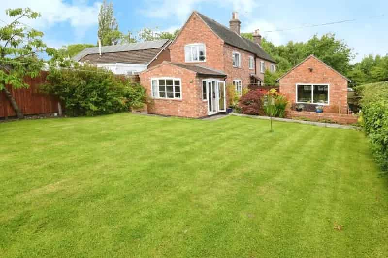3 Bedroom Detached House for Sale Allesley West Midlands CV5