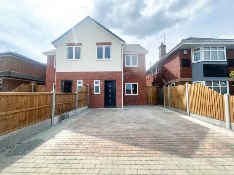 3 Bedroom Semi-Detached House For Sale Benfleet