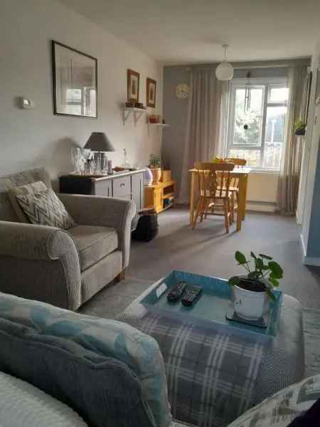 Flat For Rent in Torpoint, England