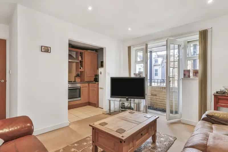 2 Bedroom Flat For Sale Near Bournemouth Beach