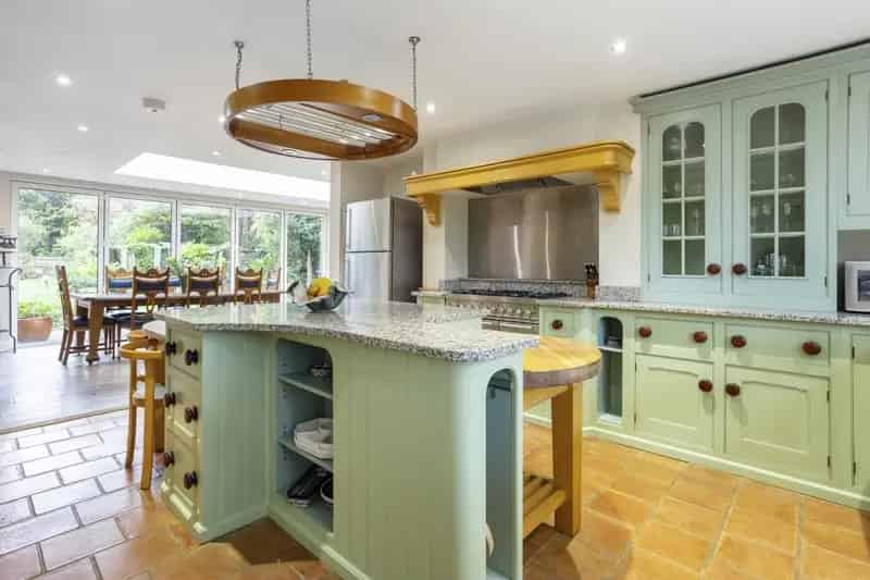 4 Bedroom Semi-Detached House to Rent in Maidenhead