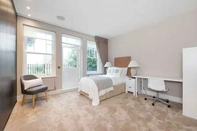 Flat to rent in Fitzjohn's Avenue, Hampstead, London NW3