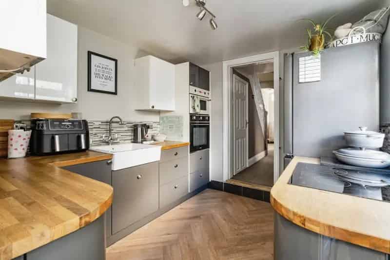 3 Bedroom Mid-Terraced Period Home with Home Office Near Town Centre