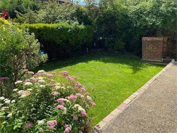 2 Bed Flat for Sale Mill Hill Broadway