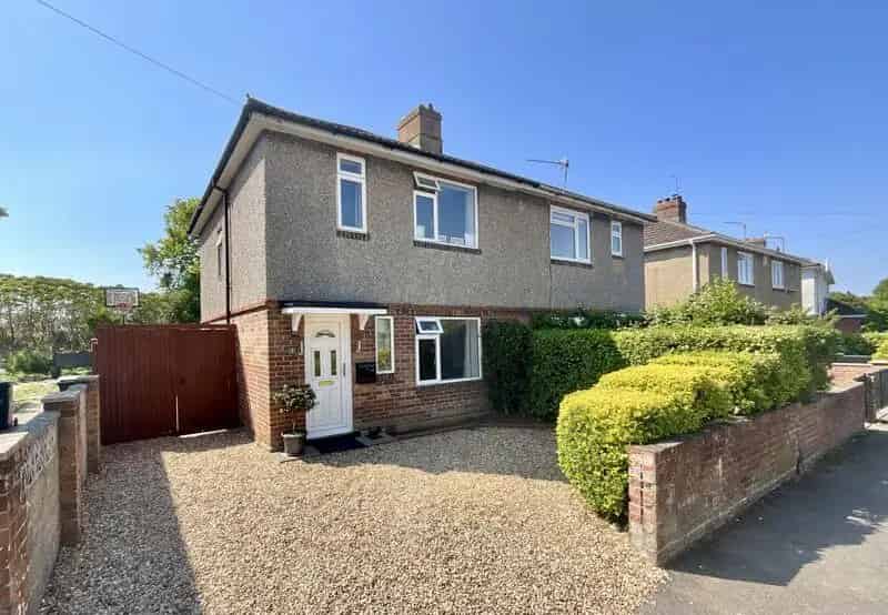 2 bedroom semi-detached house for sale