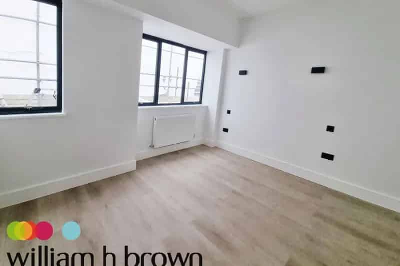 Modern 1-Bedroom Apartment near Transport and Park