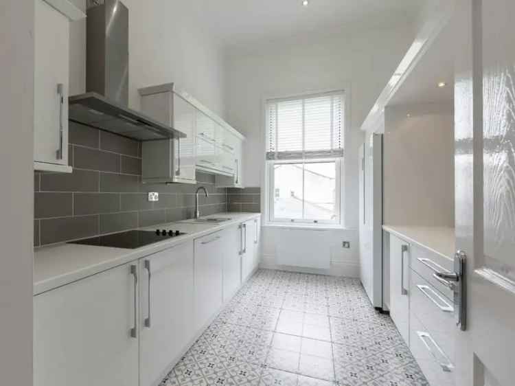 Apartment For Sale in Warwick, England