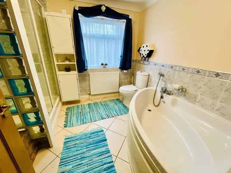 5 Bedroom Detached Bungalow For Sale