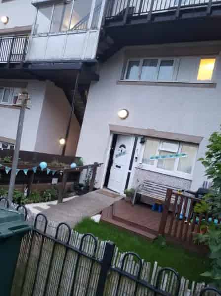 Two Double Bedroom Ground Floor Maisonette with Garden