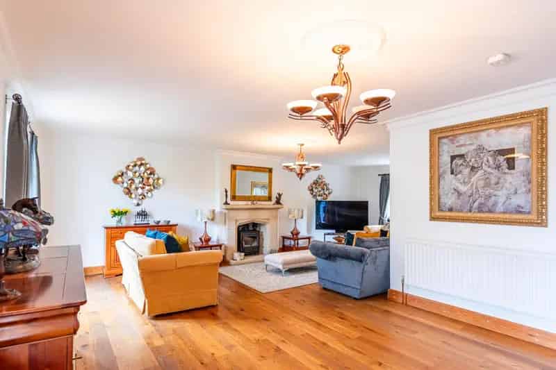 5 Bedroom Detached House with Pool and Tennis Court