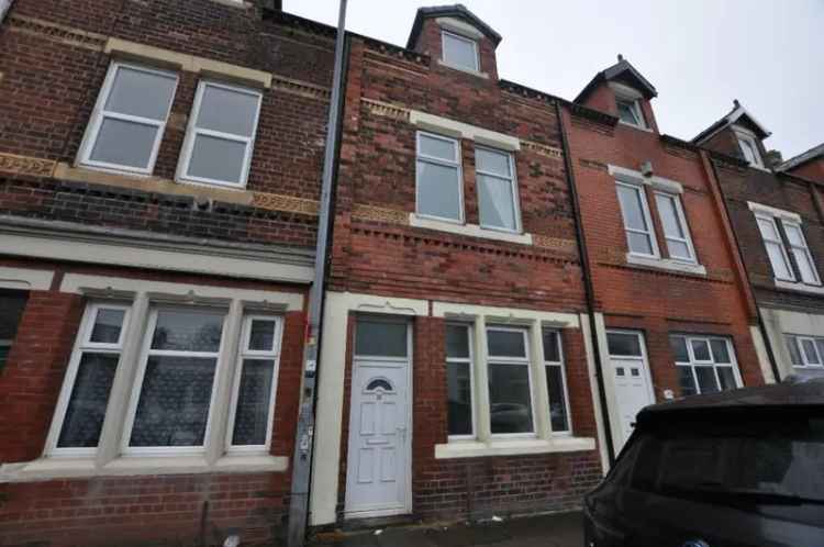 4 Bedroom Terraced House Near Middlebrook
